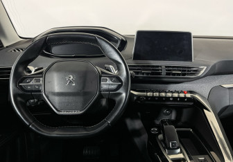 Подержанный автомобиль Peugeot 5008 Suv 2021 года (15 фото)