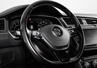 Подержанный автомобиль Volkswagen Tiguan 2017 года (15 фото)