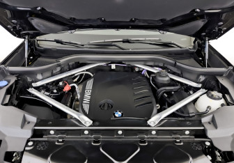 Подержанный автомобиль BMW X5 2023 года (9 фото)