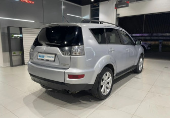 Подержанный автомобиль Mitsubishi Outlander 2012 года (4 фото)