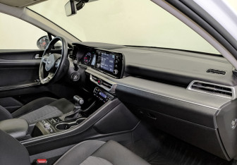 Подержанный автомобиль Kia K5 2021 года (11 фото)