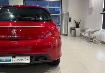 Подержанный автомобиль Peugeot 308 Hatchback 2011 года (8 фото)