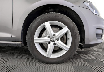 Подержанный автомобиль Volkswagen Golf Hatchback 2013 года (18 фото)