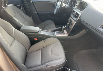 Подержанный автомобиль Volvo V40 Cross Country 2013 года (9 фото)