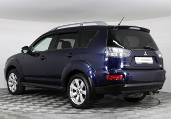 Подержанный автомобиль Mitsubishi Outlander 2010 года (6 фото)