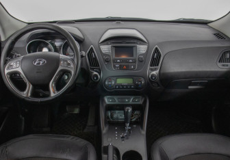 Подержанный автомобиль Hyundai ix35 2015 года (13 фото)