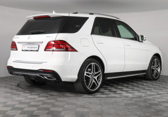 Подержанный автомобиль Mercedes-Benz GLE 2016 года (5 фото)