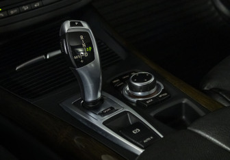 Подержанный автомобиль BMW X5 2013 года (19 фото)