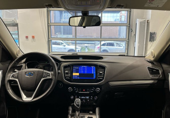 Подержанный автомобиль Geely Emgrand X7 2019 года (15 фото)