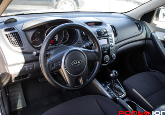 Подержанный автомобиль Kia Cerato Sedan 2011 года (10 фото)