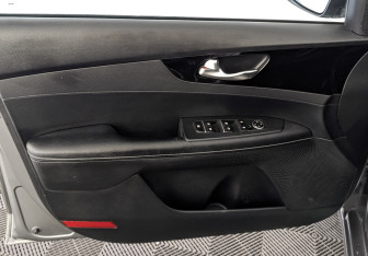Подержанный автомобиль Kia Cerato Sedan 2018 года (19 фото)