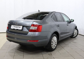 Подержанный автомобиль Skoda Octavia Liftback 2014 года (4 фото)