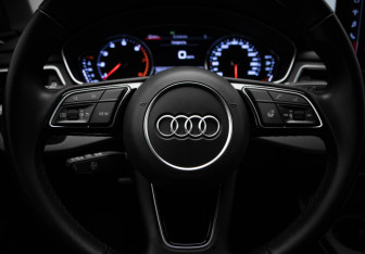 Подержанный автомобиль Audi A4 Sedan 2021 года (11 фото)