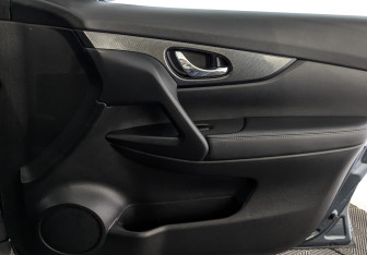 Подержанный автомобиль Nissan X-Trail 2017 года (25 фото)