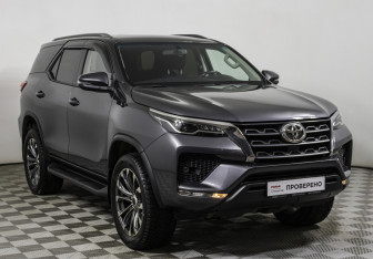 Подержанный автомобиль Toyota Fortuner 2021 года (3 фото)