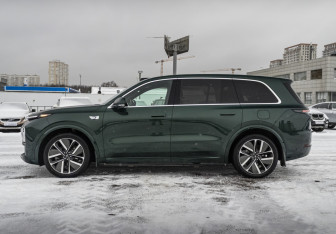 Подержанный автомобиль LiXiang L9 2023 года (9 фото)
