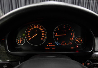 Подержанный автомобиль BMW X5 2017 года (12 фото)