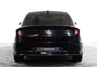 Подержанный автомобиль Hyundai Sonata 2022 года (6 фото)