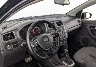 Подержанный автомобиль Volkswagen Polo Sedan 2016 года (15 фото)