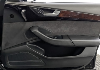 Подержанный автомобиль Audi A8 2013 года (24 фото)