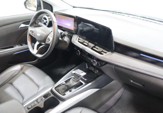 Подержанный автомобиль Chevrolet Monza 2023 года (10 фото)