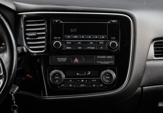 Подержанный автомобиль Mitsubishi Outlander 2017 года (9 фото)