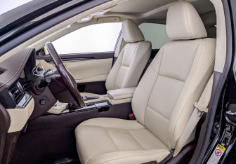 Подержанный автомобиль Lexus ES 2016 года (20 фото)