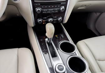 Подержанный автомобиль Nissan Pathfinder 2014 года (28 фото)