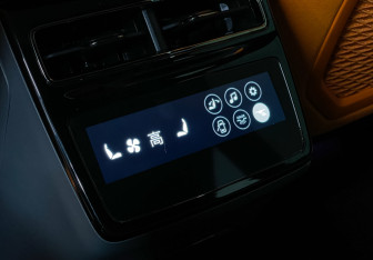 Подержанный автомобиль Zeekr 001 2023 года (14 фото)