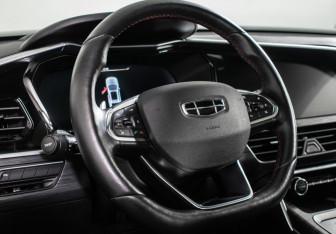 Подержанный автомобиль Geely Tugella 2023 года (15 фото)