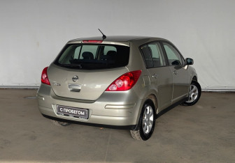 Подержанный автомобиль Nissan Tiida Hatchback 2008 года (7 фото)