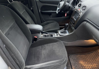 Подержанный автомобиль Ford Focus Sedan 2008 года (9 фото)