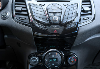 Подержанный автомобиль Ford Fiesta Hatchback 2015 года (19 фото)