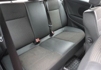 Подержанный автомобиль Opel Astra Hatchback 2008 года (10 фото)