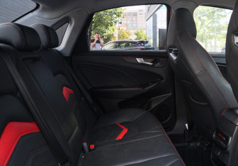 Подержанный автомобиль Kaiyi E5 2023 года (8 фото)