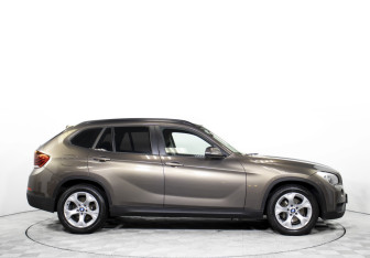 Подержанный автомобиль BMW X1 2013 года (4 фото)