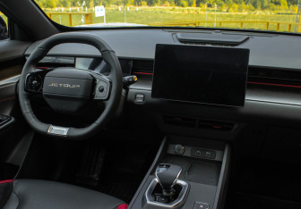 Подержанный автомобиль Jetour Dashing 2023 года (10 фото)