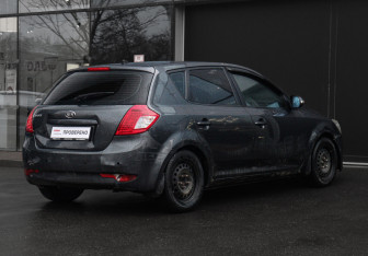 Подержанный автомобиль Kia Ceed Hatchback 2012 года (5 фото)