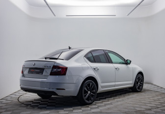 Подержанный автомобиль Skoda Octavia Liftback 2018 года (5 фото)