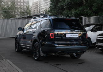 Подержанный автомобиль Ford Explorer 2013 года (6 фото)