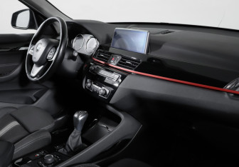 Подержанный автомобиль BMW X1 2017 года (9 фото)