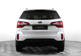 Подержанный автомобиль Kia Sorento 2012 года (6 фото)