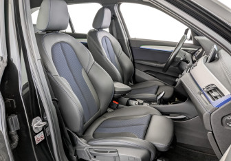 Подержанный автомобиль BMW X1 2020 года (23 фото)