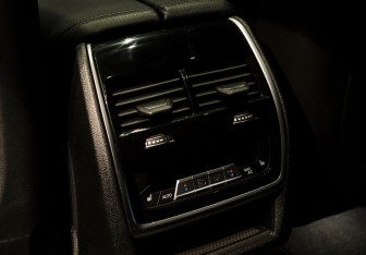 Подержанный автомобиль BMW X7 2020 года (16 фото)