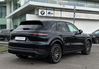 Подержанный автомобиль Porsche Cayenne 2020 года (5 фото)
