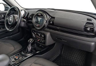Подержанный автомобиль MINI Clubman Wagon 2018 года (13 фото)
