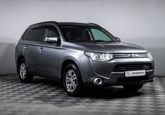 Подержанный автомобиль Mitsubishi Outlander 2012 года (3 фото)