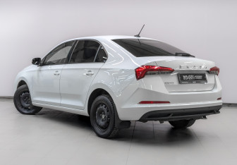 Подержанный автомобиль Skoda Rapid Liftback 2022 года (7 фото)