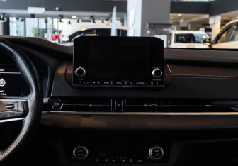 Подержанный автомобиль Mitsubishi Outlander 2022 года (21 фото)