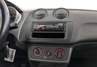 Подержанный автомобиль SEAT Ibiza Wagon 2011 года (27 фото)